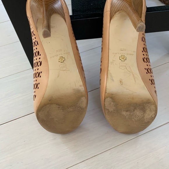Ann Taylor tan open toe bootie size 8 1/2M. - Picture 3 of 4